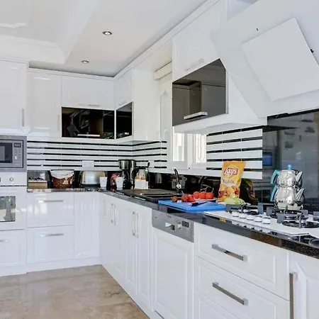 Sleeps 6 Pool Air Con Wifi T429207